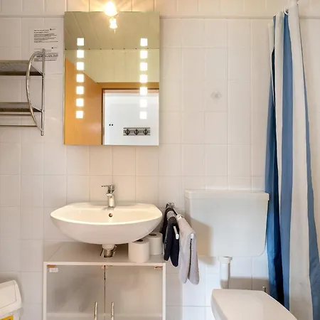 Bi Tiessens To Hus *