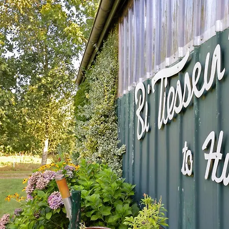 公寓 Bi Tiessens To Hus Arkebek